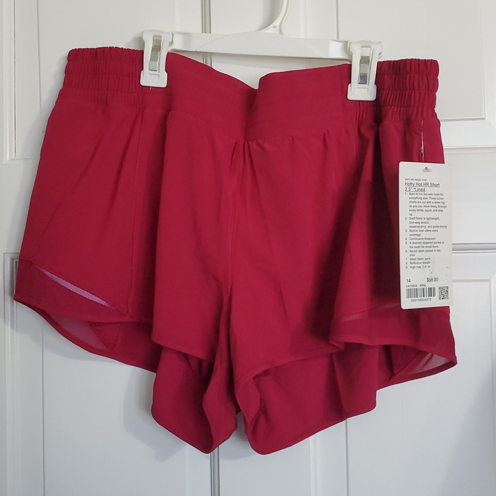 NWT Lululemon Hotty Hot HR 2.5in Women's Sz 14 Shorts Berry Rumble